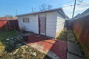 10401 S Forest Ave, Chicago, IL 60628 - Photo 26