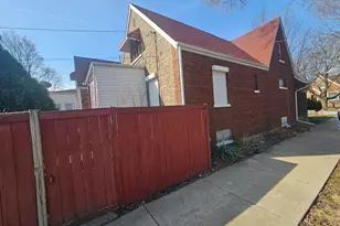 10401 S Forest Ave, Chicago, IL 60628 - Photo 28