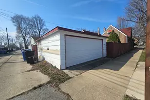 10401 S Forest Ave, Chicago, IL 60628 - Photo 4