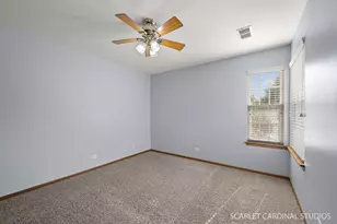 391 Hunterdon Ct, Schaumburg, IL 60194 - Photo 12