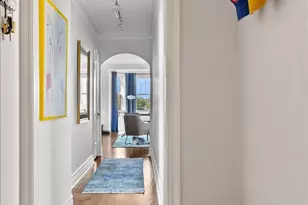 609 W Stratford Pl, Chicago, IL 60657 - Photo 2