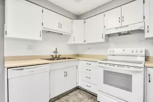 917 Vose Dr, Gurnee, IL 60031 - Photo 10