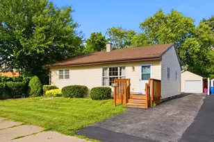 913 Church Rd, Aurora, IL 60505 - Photo 2
