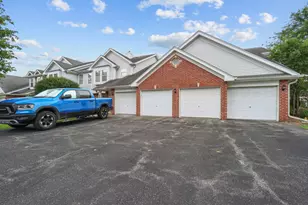 1727 W Hawkes St, Arlington Heights, IL 60004 - Photo 2