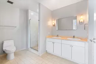 510 W Erie St, Chicago, IL 60654 - Photo 16