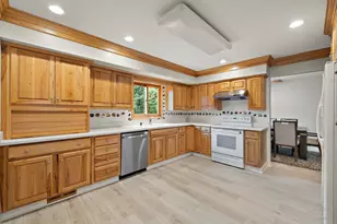 847 Hemlock Dr, Sleepy Hollow, IL 60118 - Photo 12
