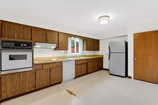 270 Crescent Dr, Chicago Heights, IL 60411 - Photo 8