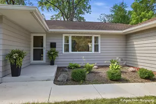 634 Deerpath Rd, Dundee, IL 60118 - Photo 2