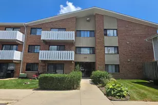 2000 Bayside Dr, Palatine, IL 60074 - Photo 2