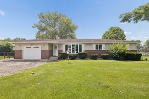 934 Regent St, New Lenox, IL 60451 - Photo 1