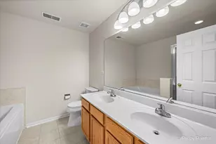 2115 Vanderbilt Dr, Geneva, IL 60134 - Photo 12