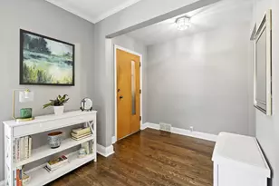 404 S See-Gwun Ave, Mount Prospect, IL 60056 - Photo 2