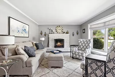 404 S See Gwun Avenue, Mount Prospect, IL 60056 - Photo 4