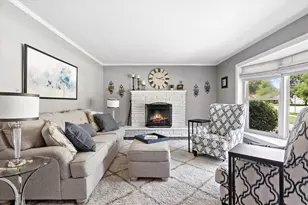 404 S See-Gwun Ave, Mount Prospect, IL 60056 - Photo 4