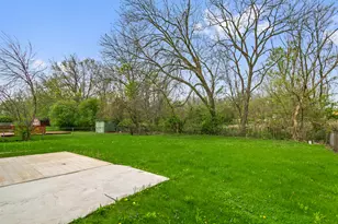 18200 Fountainbleau Dr, Hazel Crest, IL 60429 - Photo 2