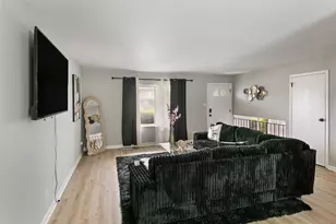 18200 Fountainbleau Dr, Hazel Crest, IL 60429 - Photo 4