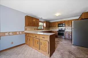 13 Saddlewood Ct, Sugar Grove, IL 60554 - Photo 8