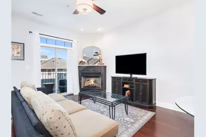 922 Warren Avenue #105, Downers Grove, IL 60515 - Photo 8