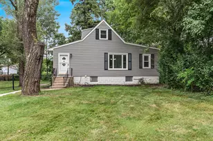 28 S Richmond Ave, Westmont, IL 60559 - Photo 1