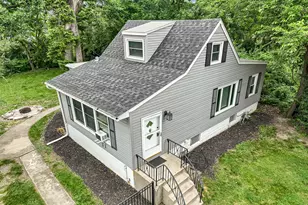 28 S Richmond Ave, Westmont, IL 60559 - Photo 2
