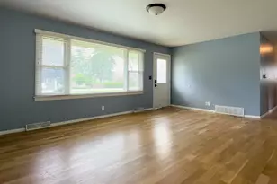 23W477 Burdette Ave, Carol Stream, IL 60188 - Photo 4