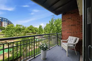 255 E Liberty Dr, Wheaton, IL 60187 - Photo 16