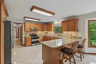 31W003 Irving Park Rd, Elgin, IL 60120 - Photo 6