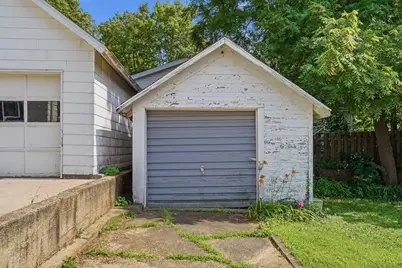 418 E 3rd Street, Dixon, IL 61021 - Photo 4