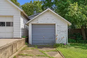 418 E 3rd St, Dixon, IL 61021 - Photo 4