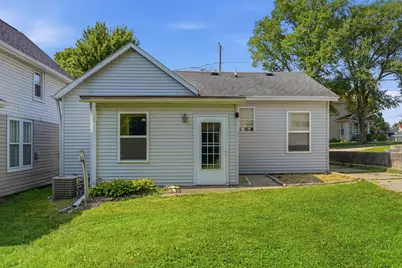 418 E 3rd Street, Dixon, IL 61021 - Photo 12