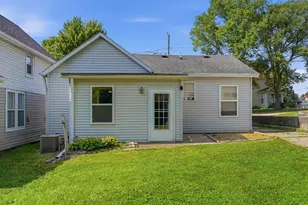 418 E 3rd St, Dixon, IL 61021 - Photo 12