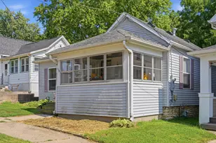 418 E 3rd St, Dixon, IL 61021 - Photo 2