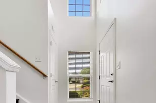 759 Pointe Dr, Crystal Lake, IL 60014 - Photo 2
