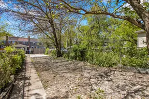 735 E 105th St, Chicago, IL 60628 - Photo 34