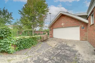 7960 S Kenneth Ave, Chicago, IL 60652 - Photo 4
