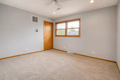 2125 Plainfield Drive, Des Plaines, IL 60018 - Photo 14
