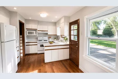 2125 Plainfield Drive, Des Plaines, IL 60018 - Photo 6