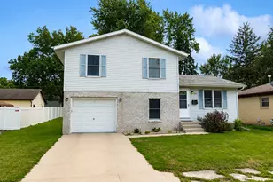 822 E Washington St, Pontiac, IL 61764 - Photo 1