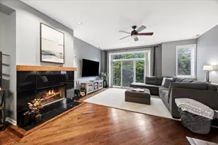 2724 W Cortez St, Chicago, IL 60622 - Photo 2