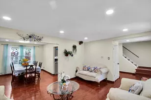 628 Primrose Ln, Schaumburg, IL 60194 - Photo 4