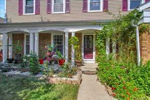 628 Primrose Ln, Schaumburg, IL 60194 - Photo 2