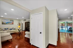 628 Primrose Ln, Schaumburg, IL 60194 - Photo 8