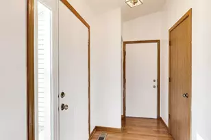 362 Chaparral Cir, Elgin, IL 60120 - Photo 2