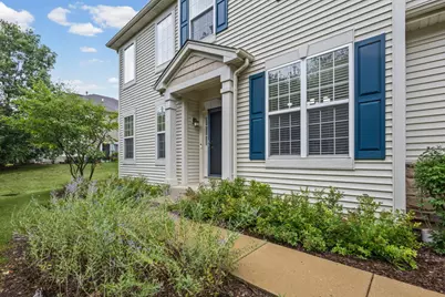 580 S Jade Lane, Round Lake, IL 60073 - Photo 2