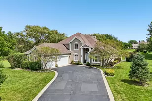 184 Bluebird Ct, Hawthorn Woods, IL 60047 - Photo 2