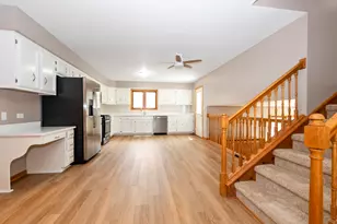 8608 Lamon Ave, Burbank, IL 60459 - Photo 10