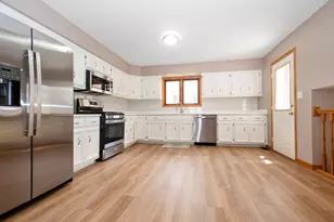 8608 Lamon Ave, Burbank, IL 60459 - Photo 12
