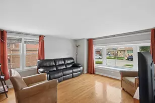 9754 S Harvard Ave, Chicago, IL 60628 - Photo 2
