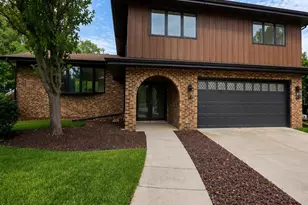 725 N Birchwood Rd, Frankfort, IL 60423 - Photo 1
