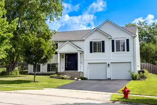 235 Aberdeen Dr, Algonquin, IL 60102 - Photo 1